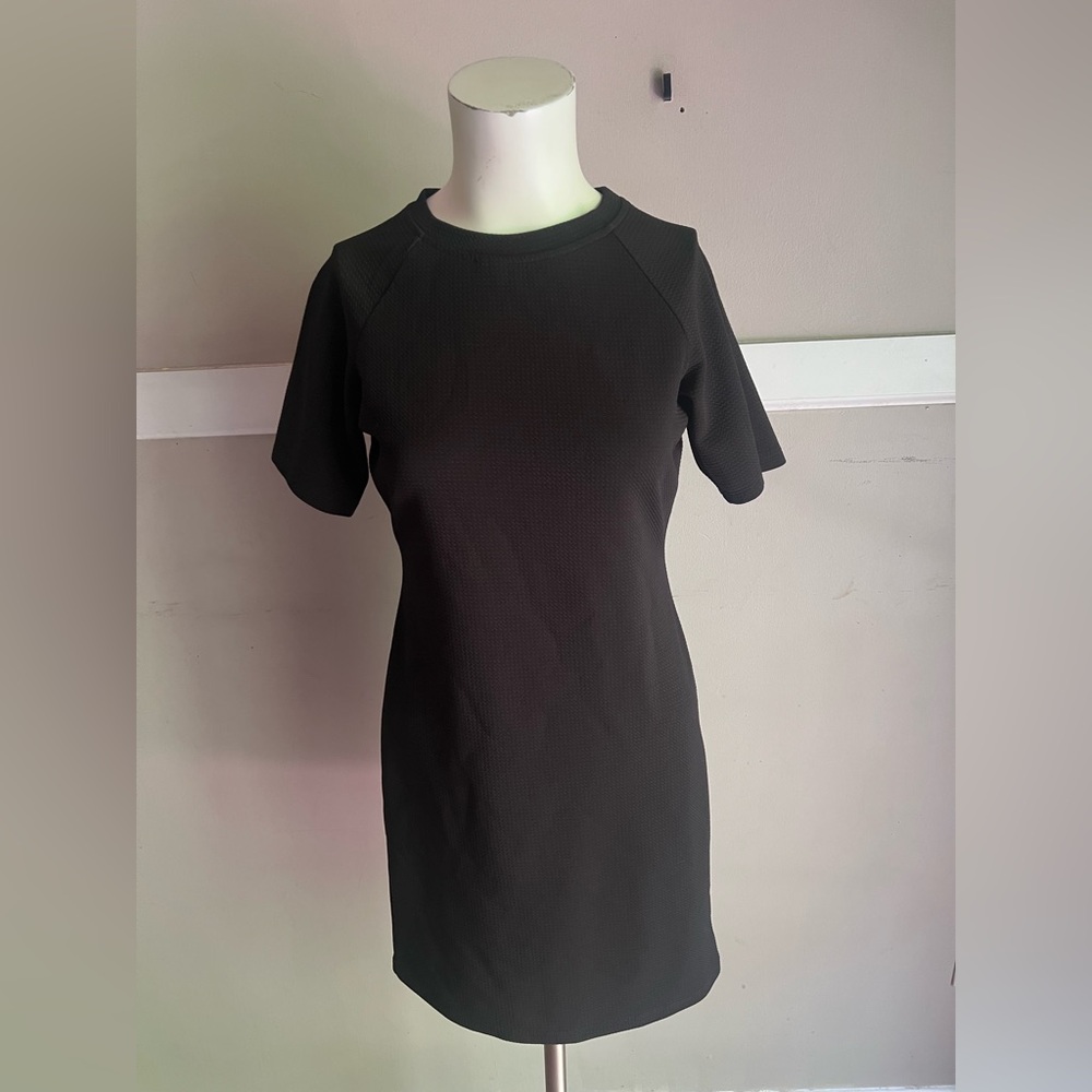 iris Black Short-Sleeve Crewneck Dress